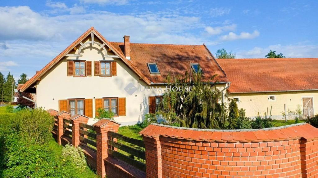 6 bed · 223m² · 169.000.000 ft