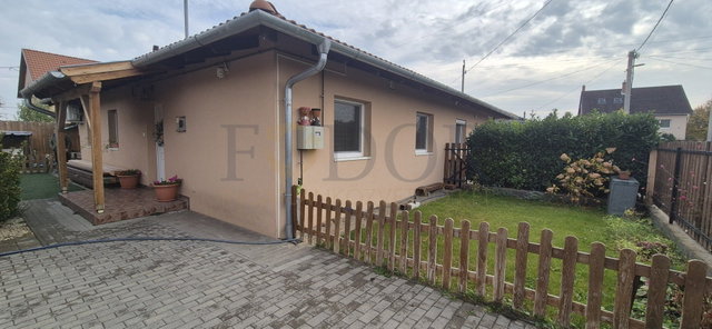 Eladó ikerház, Ócsán 74.9 M Ft, 3 szobás / költözzbe.hu