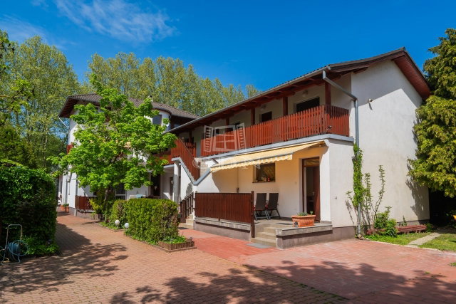 Eladó családi ház, Siófokon 389 M Ft, 12+3 szobás