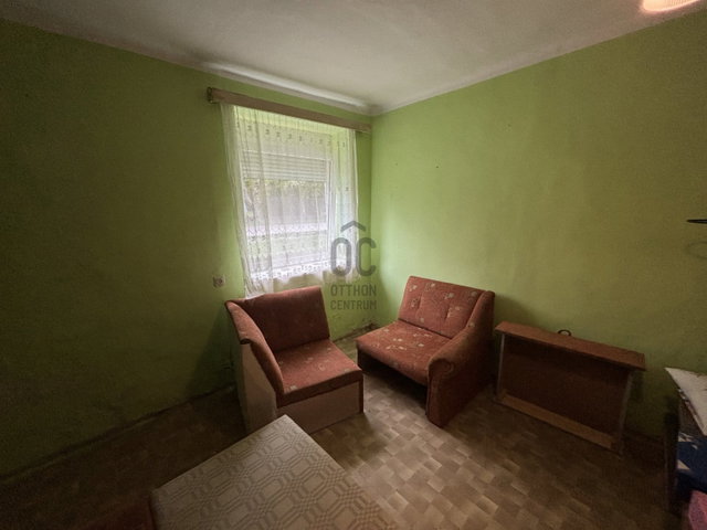 Eladó családi ház, Várpalotán, Viola utcában 38 M Ft, 3 szobás