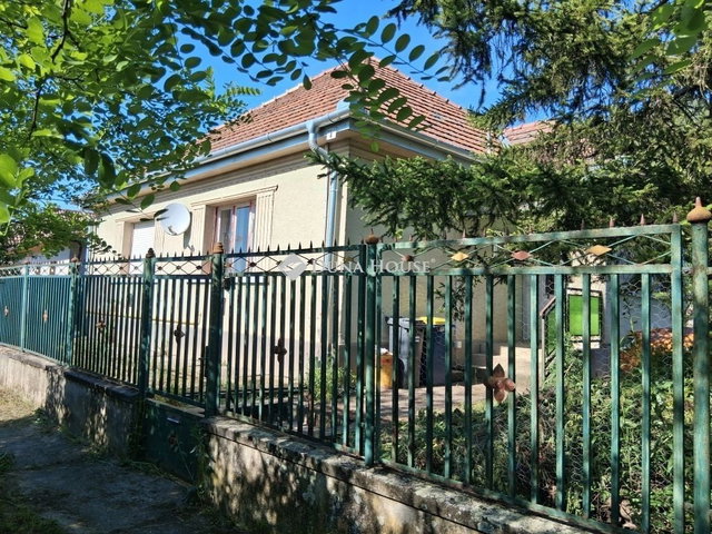 Eladó családi ház, Káván 31 M Ft, 4 szobás