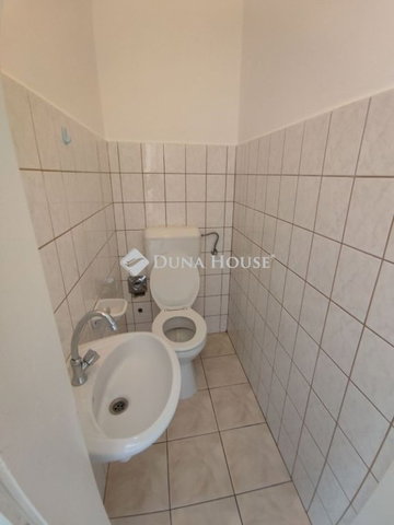 Eladó téglalakás, Kápolnásnyéken 97 M Ft, 3 szobás