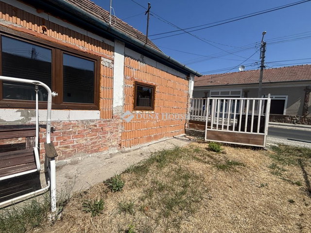 Eladó családi ház, Dunabogdányban 39.9 M Ft, 4 szobás