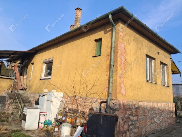 Eladó családi ház, Komáromban 78 M Ft, 3 szobás