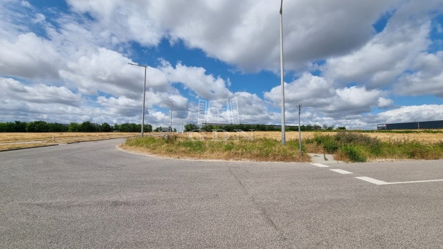Eladó ipari ingatlan, Székesfehérvárott 257.4 M Ft