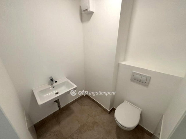 Eladó téglalakás, Budapesten, VI. kerületben 105 M Ft, 3 szobás