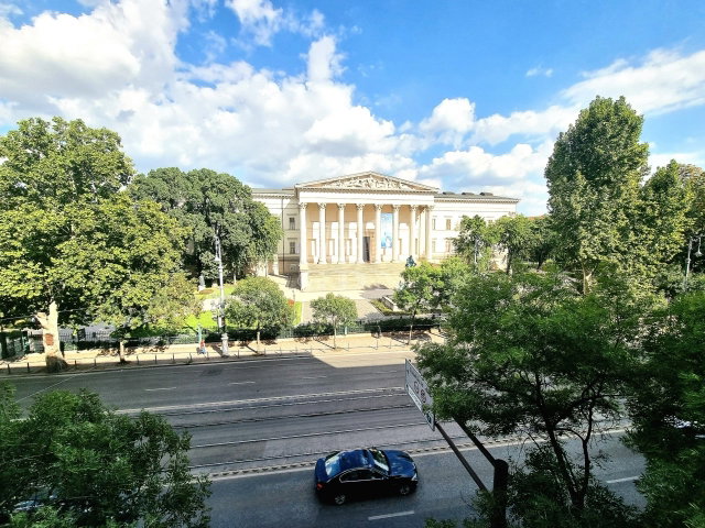 Eladó téglalakás, Budapesten, V. kerületben 65 M Ft, 1 szobás