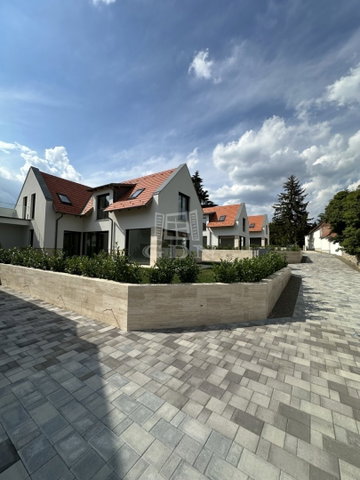 Eladó ikerház, Nagykovácsiban 255 M Ft, 5+1 szobás