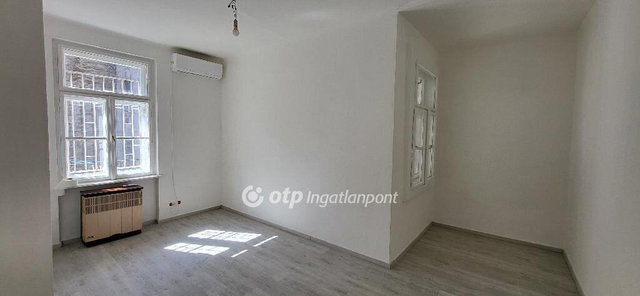 Eladó téglalakás, Budapesten, VIII. kerületben 42 M Ft, 1 szobás