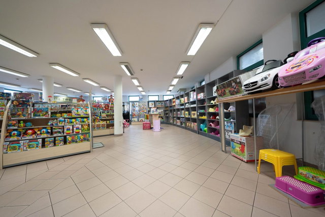 Kiadó üzlethelyiség, Pécsett 735 E Ft / hó