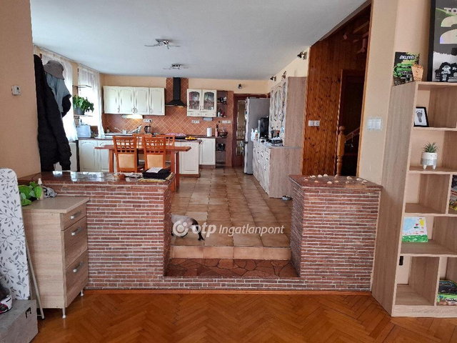 Eladó családi ház, Békéscsabán 80 M Ft, 4+1 szobás