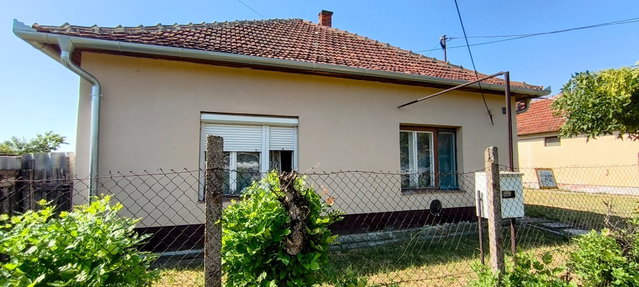 Eladó családi ház, Békésen 7.7 M Ft, 2 szobás