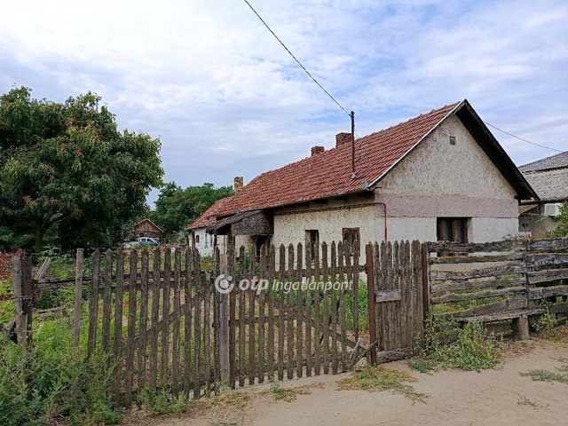 Eladó családi ház, Tégláson 19.9 M Ft, 2 szobás