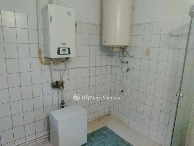 Eladó családi ház, Berettyóújfaluban 42 M Ft, 2 szobás