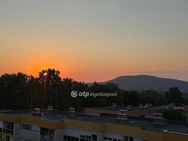 Eladó panellakás, Pécsett 52.99 M Ft, 3 szobás