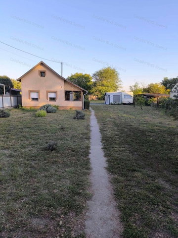 Eladó családi ház, Cserkeszőlőn 40 M Ft, 2 szobás