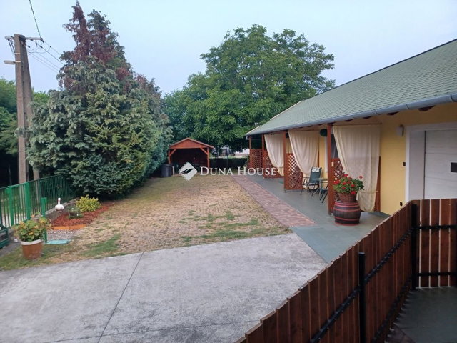 Eladó családi ház, Gárdonyban 154.9 M Ft, 4 szobás