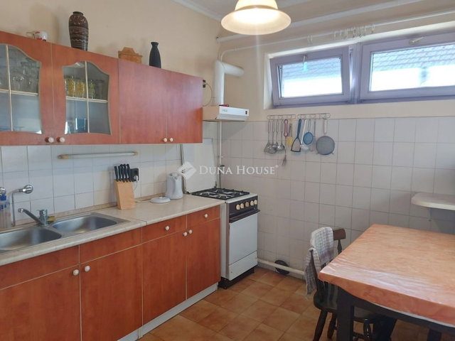 Eladó családi ház, Kiskőrösön 55 M Ft, 5 szobás