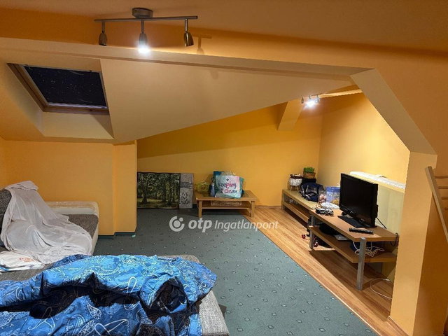 Eladó téglalakás, Mohácson 81 M Ft, 4 szobás