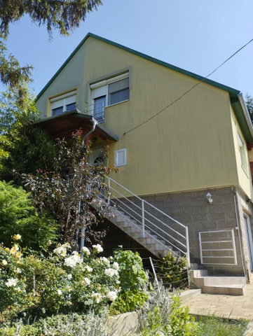 Eladó családi ház, Bakonyszentkirályon 99.999 M Ft, 5 szobás