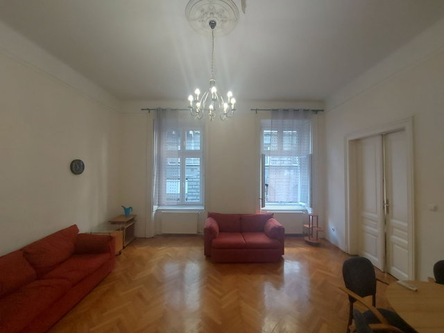 Eladó téglalakás, Budapesten, VI. kerületben, Nagymező utcában