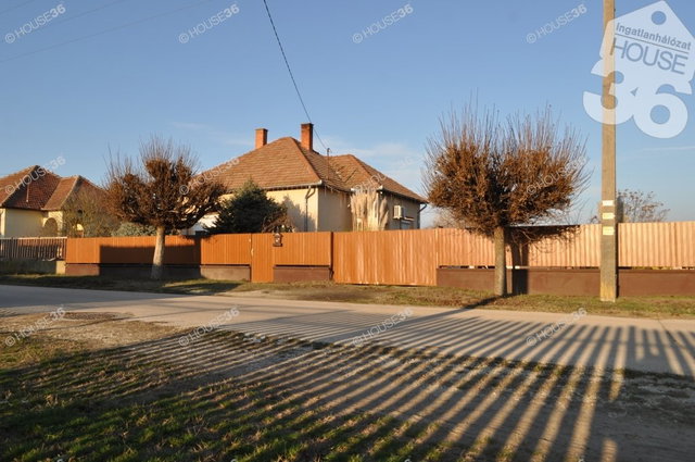 Eladó családi ház, Nyárlőrincen 69.9 M Ft, 3 szobás