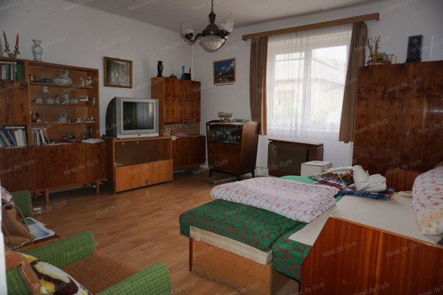 Eladó családi ház, Győrött 74.99 M Ft, 3 szobás