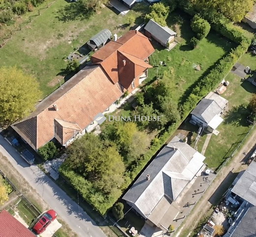 Eladó családi ház, Balatonfenyvesen 99.9 M Ft, 6 szobás