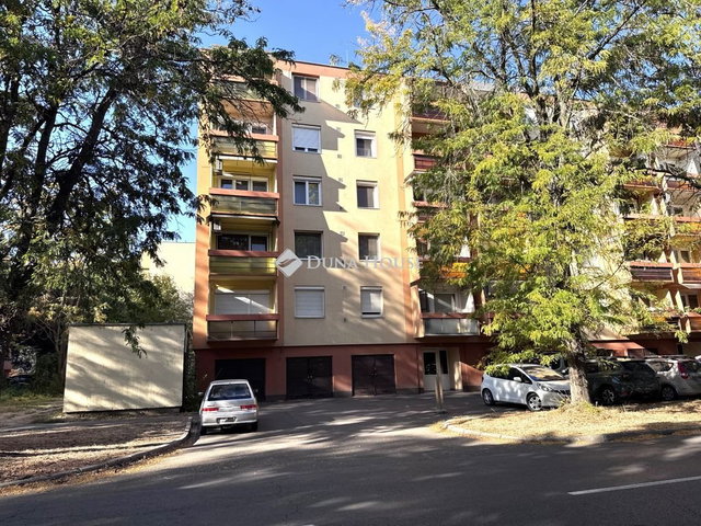 Eladó panellakás, Békéscsabán 34.65 M Ft, 3 szobás