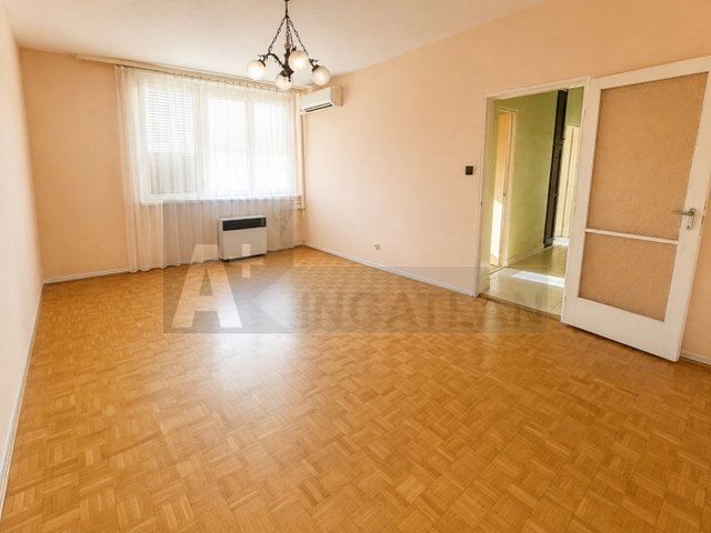Eladó téglalakás, Szegeden 39.99 M Ft, 2 szobás
