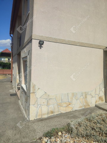 Eladó családi ház, Tatabányán 89.99 M Ft, 4 szobás
