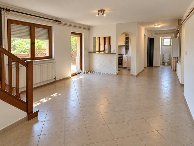 Eladó családi ház, Zsámbékon 74.9 M Ft, 6 szobás