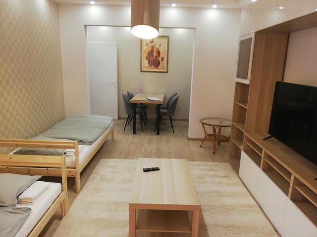 Kiadó panellakás, albérlet, Komáromban 200 E Ft / hó, 2 szobás