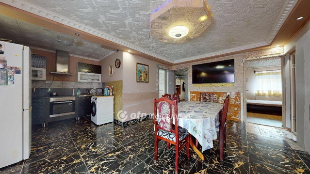 Eladó családi ház, Halmajon 35 M Ft, 2+2 szobás