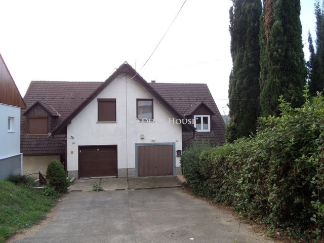 Eladó családi ház, Komlón 80 M Ft, 6 szobás