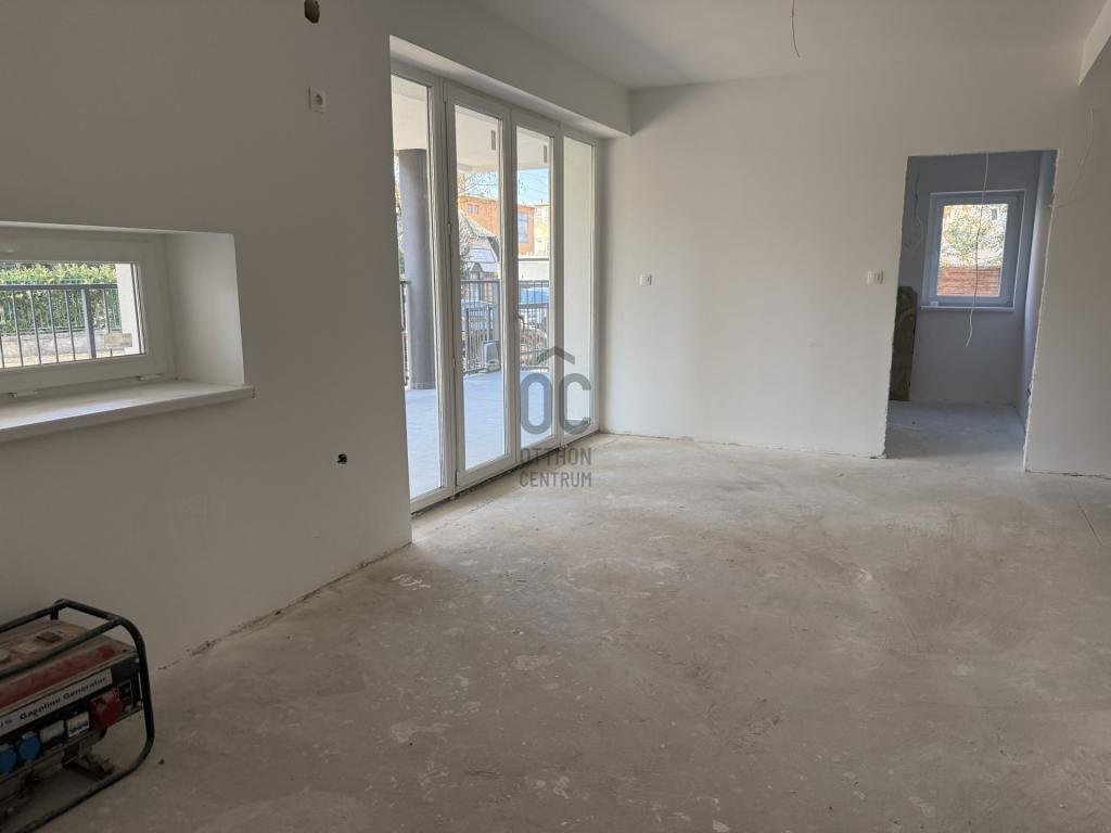 600m² · 300.000.000 ft