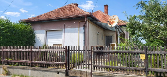 Eladó családi ház, Jászárokszálláson 12 M Ft, 2 szobás