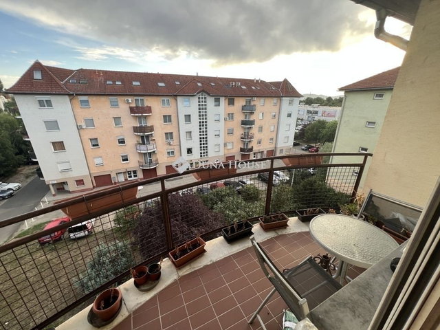 Eladó téglalakás, Budapesten, XV. kerületben 99.9 M Ft, 4 szobás