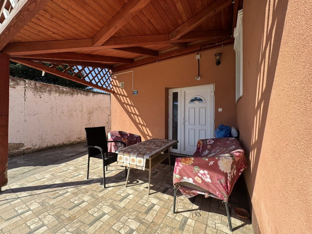 Eladó családi ház, Pécsett 98 M Ft, 3 szobás