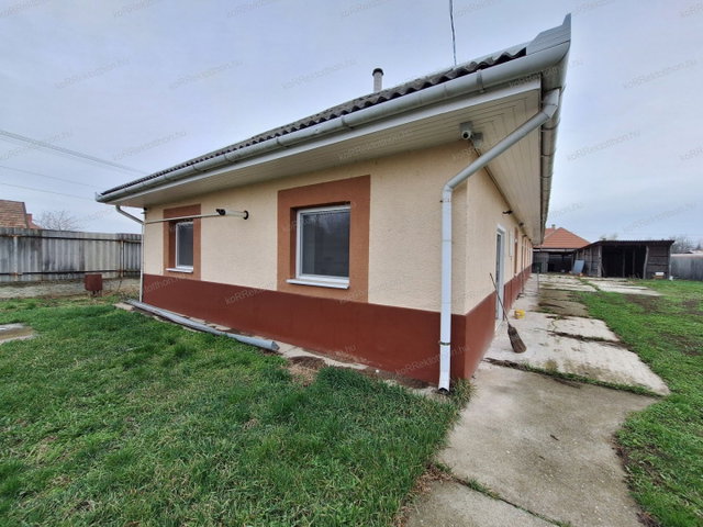 Eladó családi ház, Pusztamonostoron 38 M Ft, 9 szobás