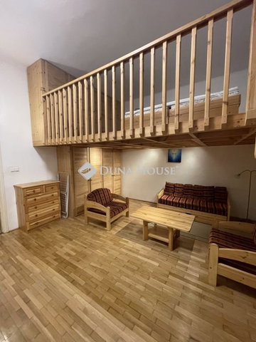 Eladó téglalakás, Budapesten, VI. kerületben 74.5 M Ft, 1 szobás