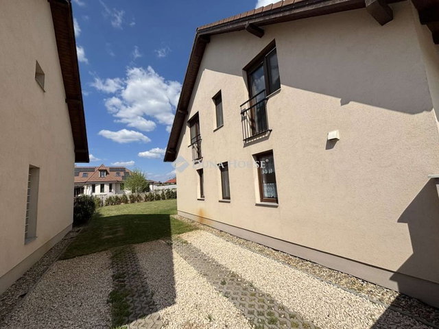 Kiadó ikerház, albérlet, Kecskeméten 490 E Ft / hó, 5 szobás