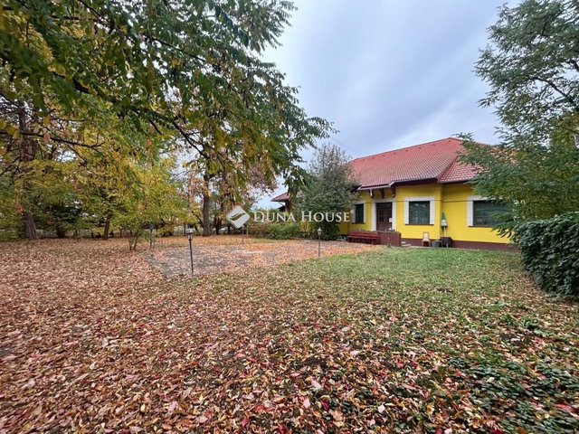 Eladó üzlethelyiség, Tiszaroffon, Hősök terén 31.485 M Ft