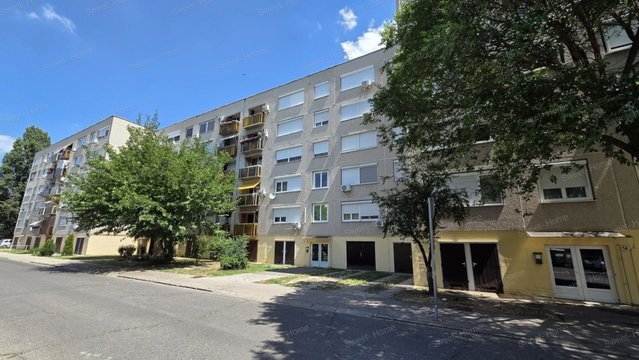 Eladó panellakás, Kecskeméten 39.9 M Ft, 2 szobás