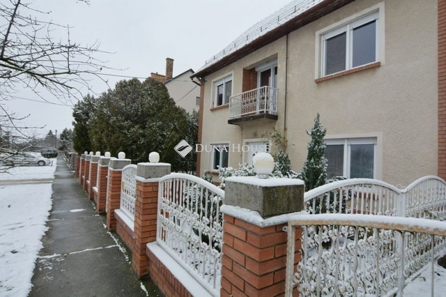 Eladó ikerház, Szatymazon 94.99 M Ft, 5 szobás