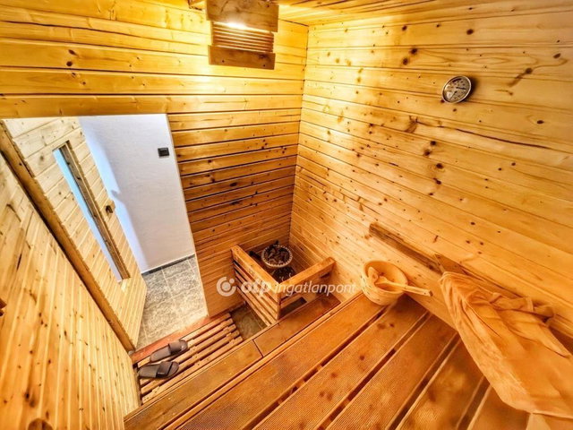 Eladó családi ház, Nagyvenyimen 145 M Ft, 4 szobás