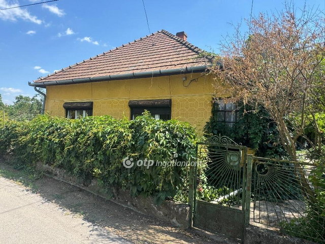 Eladó családi ház, Poroszlón 25 M Ft, 3 szobás