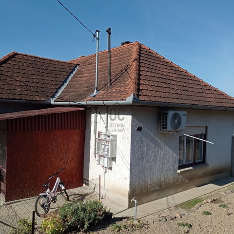 Eladó családi ház, Tabon 49.9 M Ft, 2 szobás