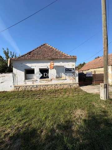 Eladó családi ház, Pápasalamonon 2.5 M Ft, 1 szobás