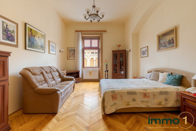 Eladó téglalakás, Budapesten, VI. kerületben 83 M Ft, 1 szobás